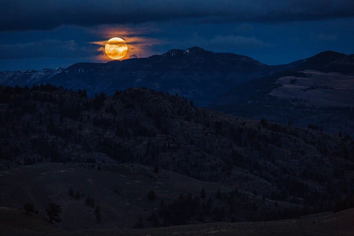 Full Moon Rising